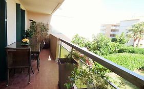 F2 contemporain terrasse refait à neuf 5 minutes de la plage